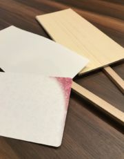 通常の胡蝶蘭と同じ様に札が立てられます